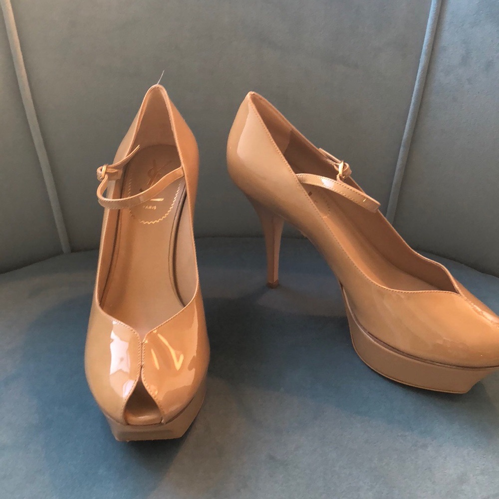 Yves Saint Laurent tulip toe pumps